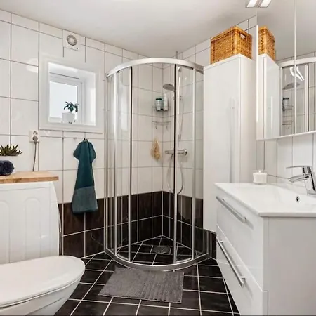 Cozy & Modern In Historic Area Of Bergen! דירה *