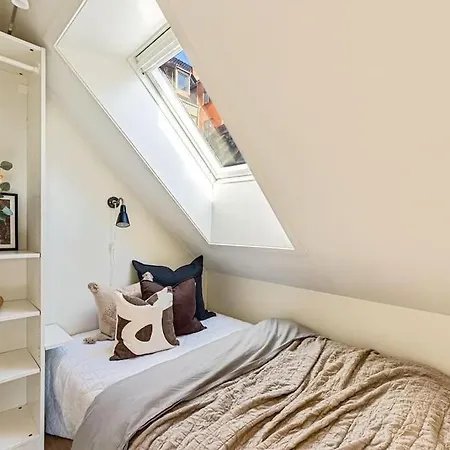 Cozy & Modern In Historic Area Of Bergen! דירה *