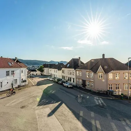 Cozy & Modern Apt In Historic Area Of Bergen! *