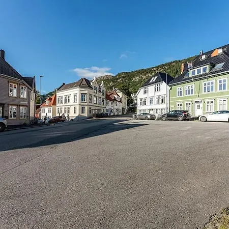 Cozy & Modern Apt In Historic Area Of Bergen! Apartamento