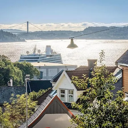 Cozy & Modern Apt In Historic Area Of Bergen!