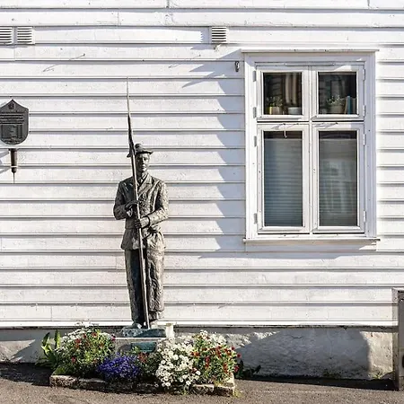 Cozy & Modern Apt In Historic Area Of Bergen! *